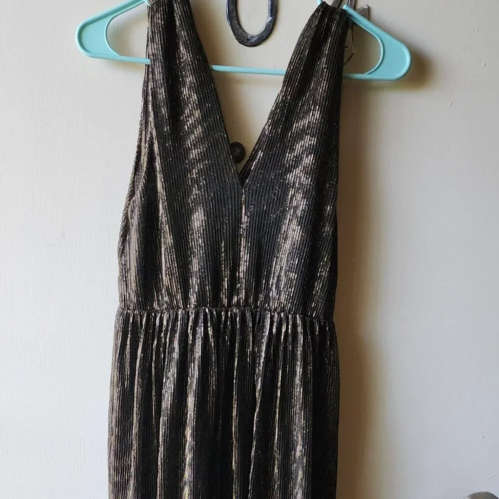 DRESS - Picture 1 of 5